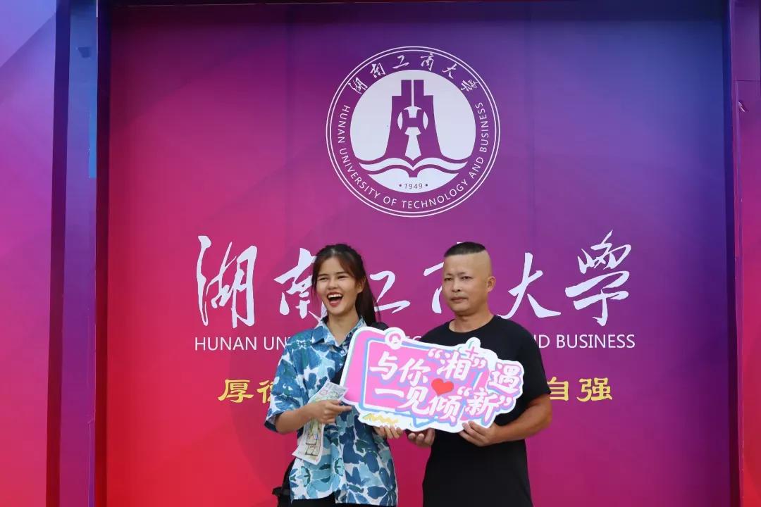 湖南这所高校合成新生“平均脸”，公布平均身高，还送专属礼物