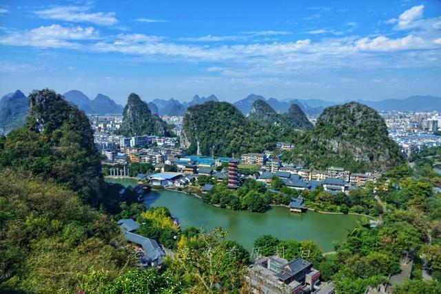 一条旅游路线打通欧亚,一条沿中国边界自驾游的路线