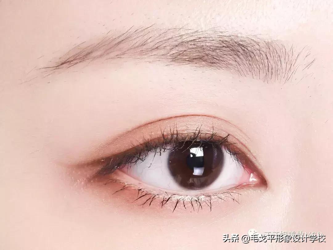 你也在被“高低眉”困扰吗？为什么你的眉毛总也画不对称？