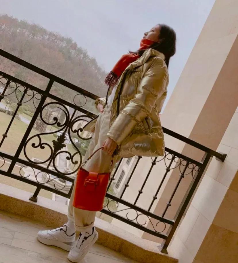 做成Burberry的波司登羽绒服，能让我变成刘亦菲吗？