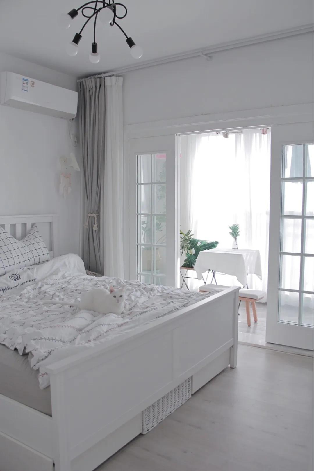 带阳台的卧室就这样装真的别犹豫,带阳台的卧室窗帘怎么装实用好看