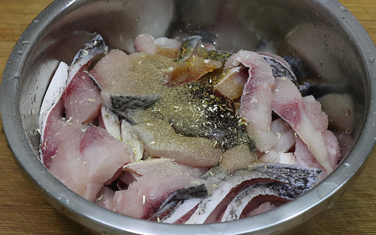 香酥鱼块鱼骨酥脆做法川味,椒盐鱼块怎么做才能酥脆