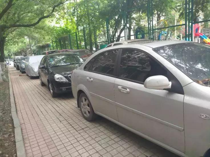 曾经的富人区如今没有人住,曾经的富人区洋房中的洋房