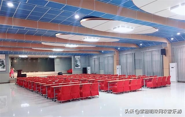 全靠8根钢柱支撑的玻璃栈道你敢挑战吗？保定狼牙山泽疆公寓酒店