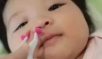 新生儿鼻子里有鼻屎怎么清理？别用手抠