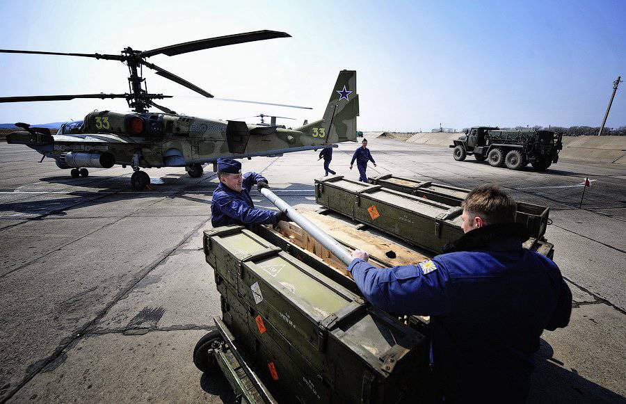 卡52海面低空突防,卡52超强的机动性