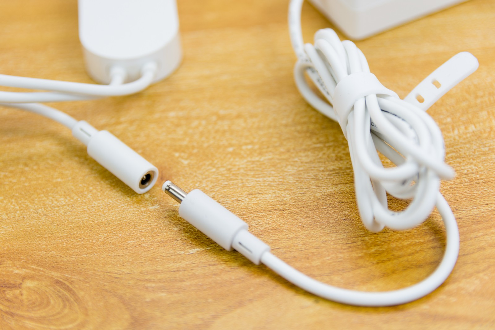 ledrgb灯带效果展示,yeelight智能彩光灯带和泛影灯带