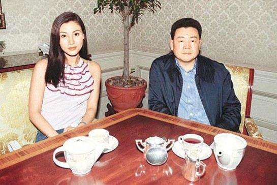 刘銮雄更爱李嘉欣还是蔡少芬,刘銮雄对女人有多舍得花钱