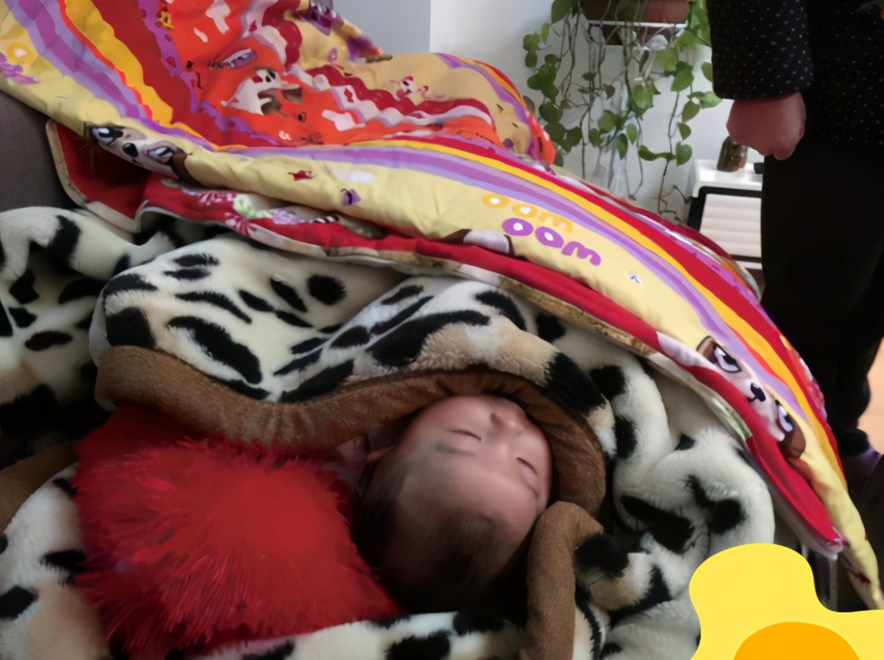 天冷了孩子踢被子,天冷了怎么防止小宝宝踢被子