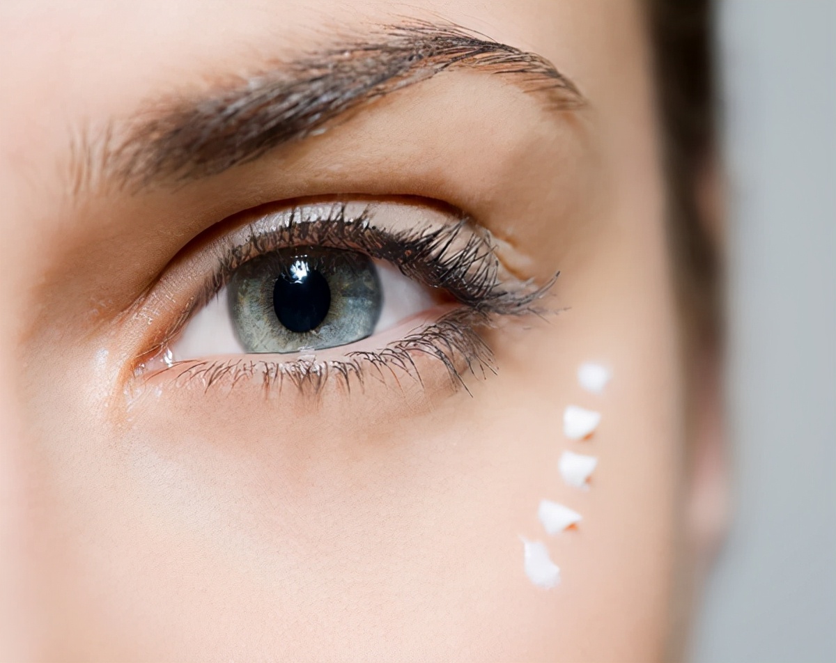 兰蔻与雅诗兰黛眼霜哪个淡纹,雅诗兰黛和兰蔻眼霜哪个淡纹好