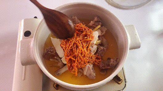 秋冬暖心暖胃美食虫草花香菇鸡汤,虫草花鸡汤夏天要温补