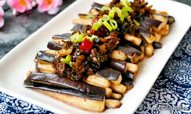 蒸茄子商用做法怎么不变色,蒸茄子最简单的方法视频