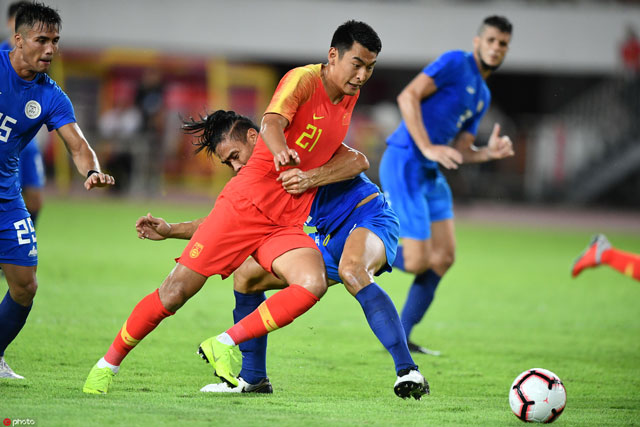 里皮球迷欢呼,里皮带领中国队球迷欢呼