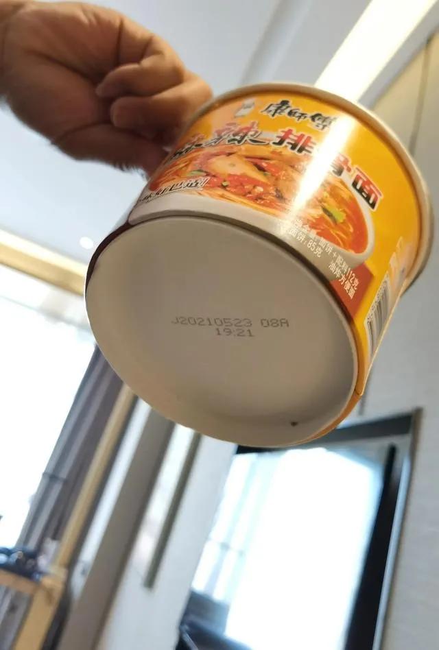 贵州遵义：新城大酒店销售过期食品疑似致消费者食物中毒