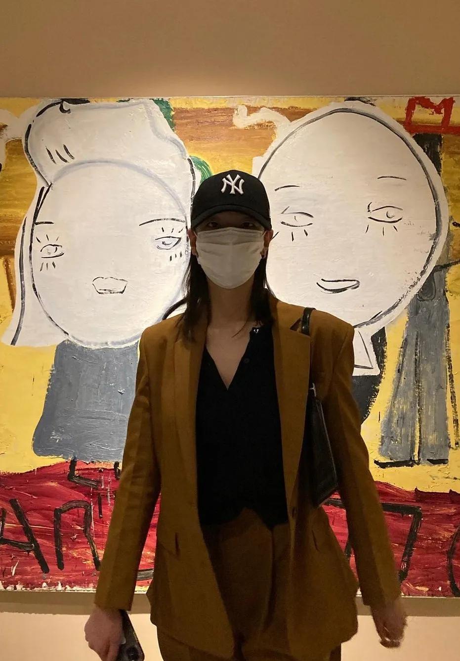 这个被嘲矮的超模火了！一脸硬伤，为啥还被Dior、Prada抢着宠？