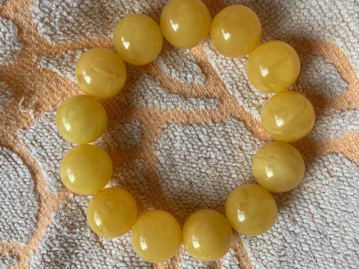 蜜蜡的功效与作用及副作用有哪些,戴蜜蜡的好处和寓意