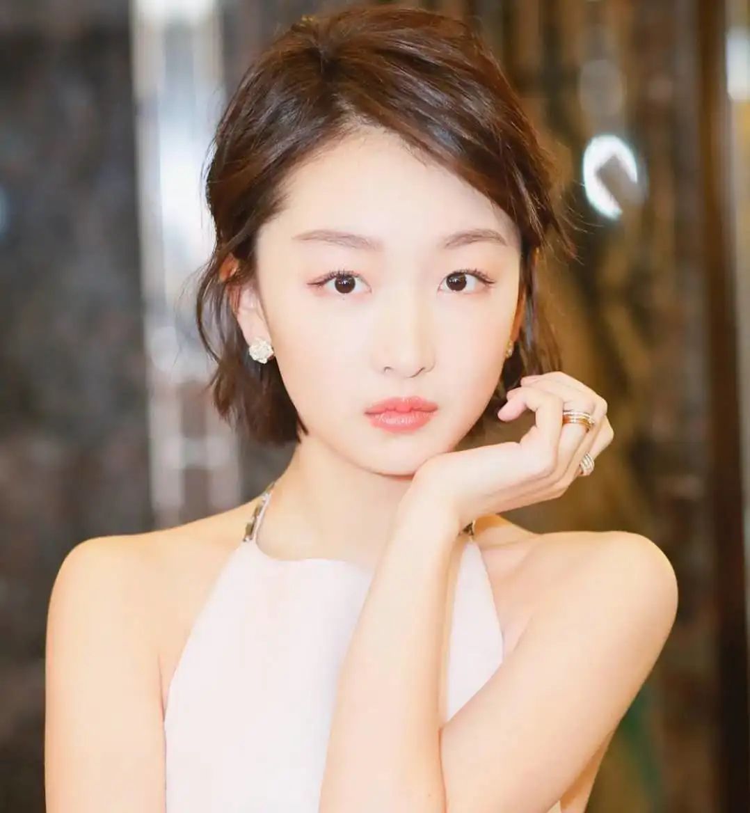 周冬雨娱乐圈营销,周冬雨在娱乐圈中的地位如何