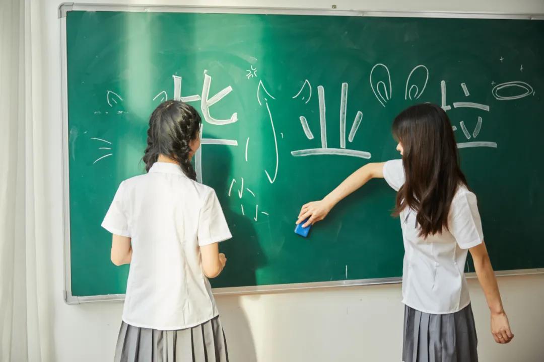 毕业照自己拍全身合成,毕业照自己拍怎么拍