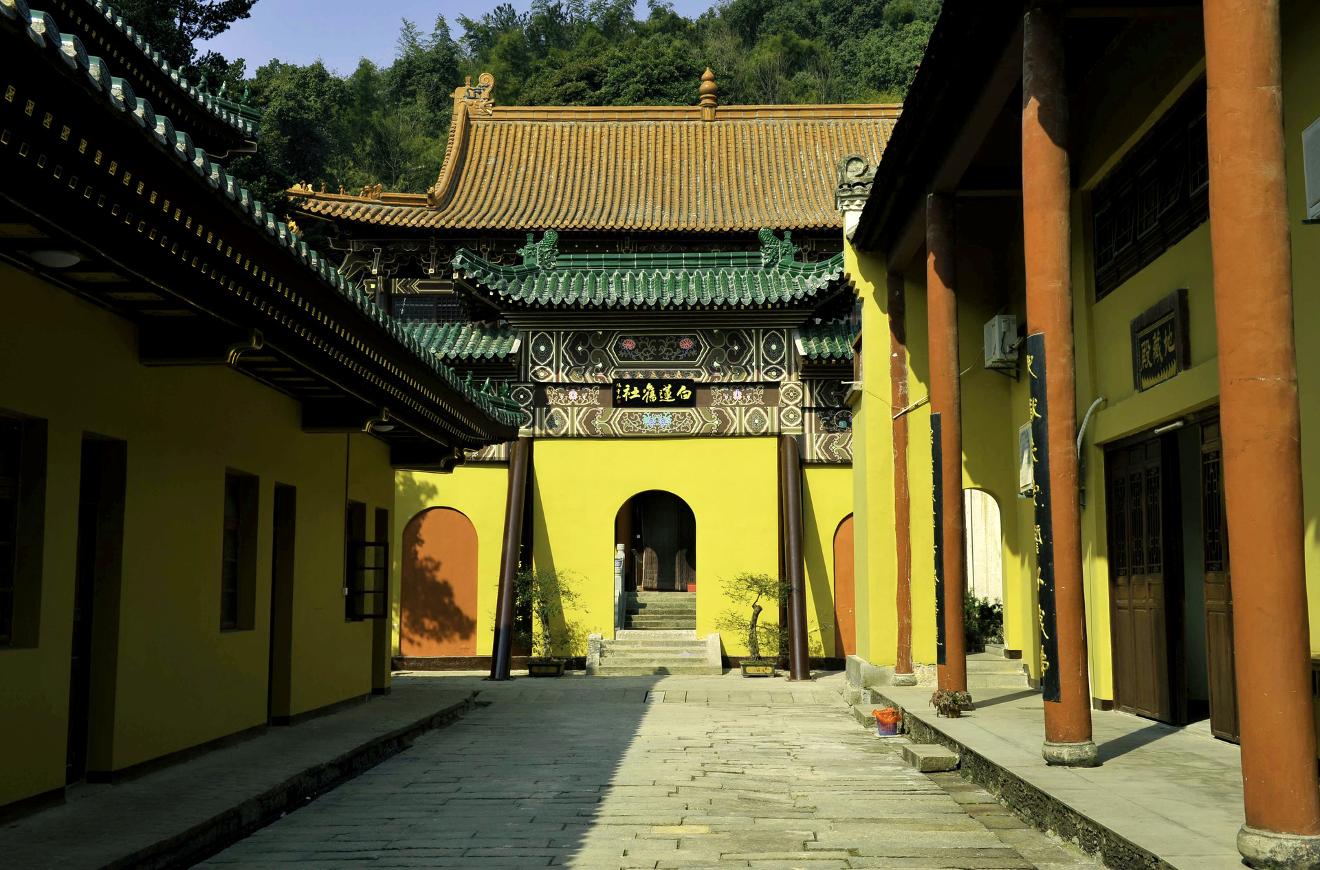 庐山东林寺，这座1600余年古刹，是中国一大佛门圣地，神奇惊叹