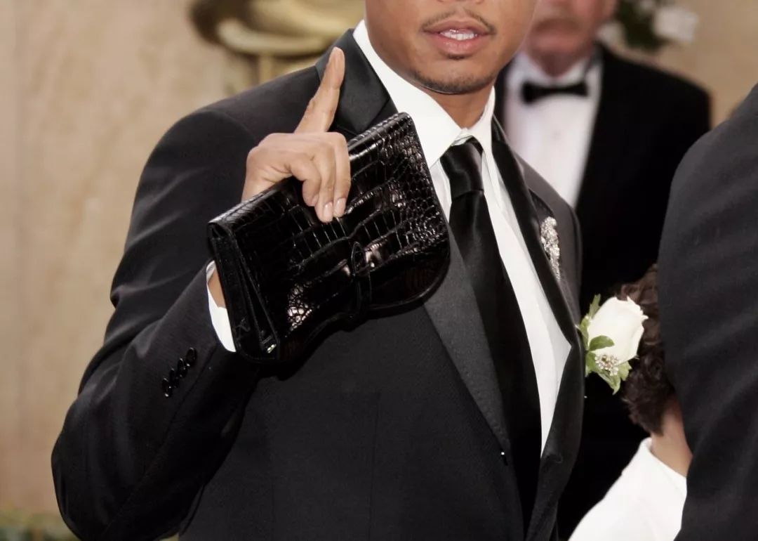 中国人为什么喜欢夹包,老外学中国人夹包