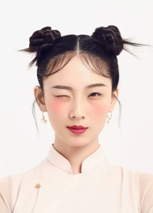 故宫口红枫叶红试色,故宫口红和花西子口红