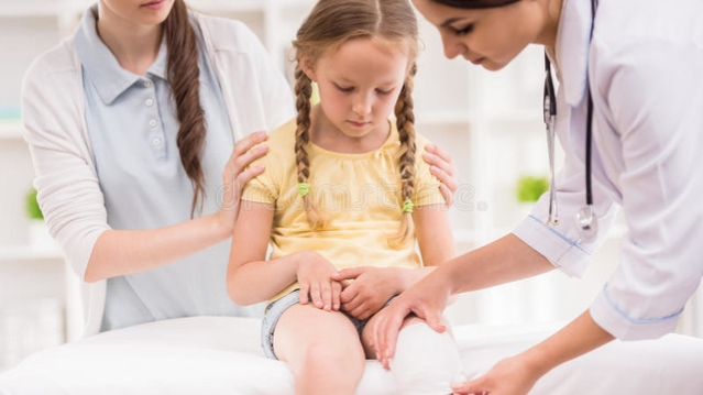 股骨粗隆骨折术后钢板取还是不取,锁骨骨折术后三个月可以取钢板吗