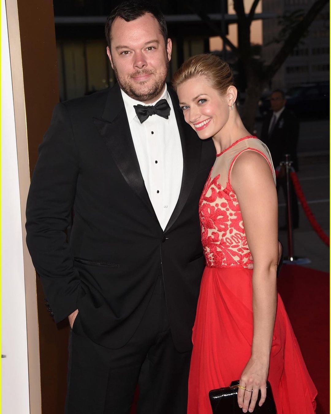 破产姐妹大美女“卡洛琳”为老公甜蜜庆生～网友纷纷送上祝福