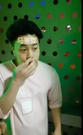 “以为女孩子好欺负是吧，信不信马上曝光你！”