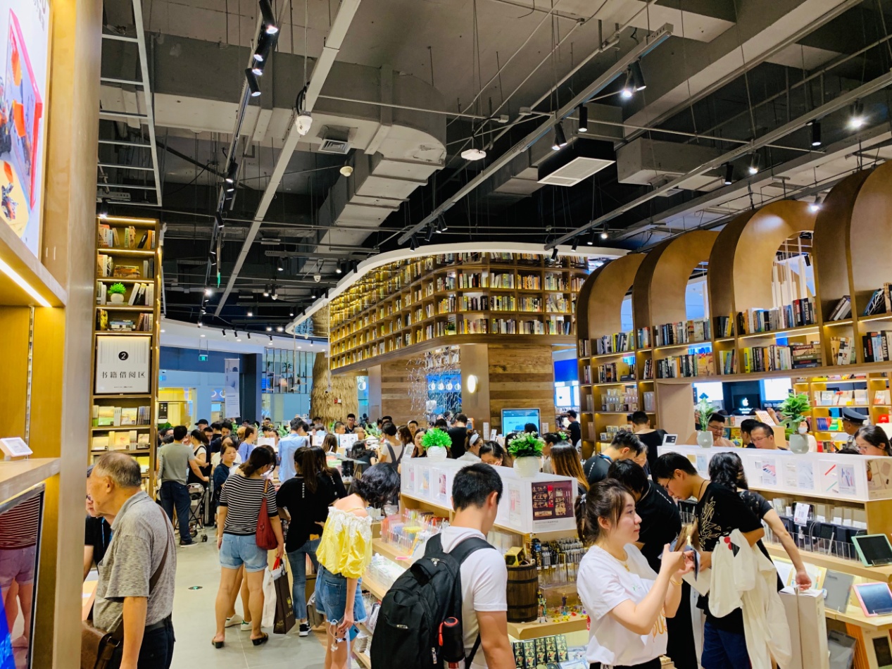 苏宁818发烧购物节燃力开启,苏宁易购818万达广场店