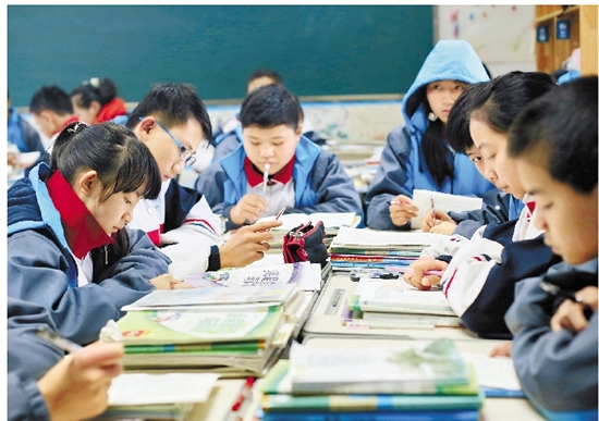 月收入6000多老婆说我没出息,一个月工资3千还得供孩子上学