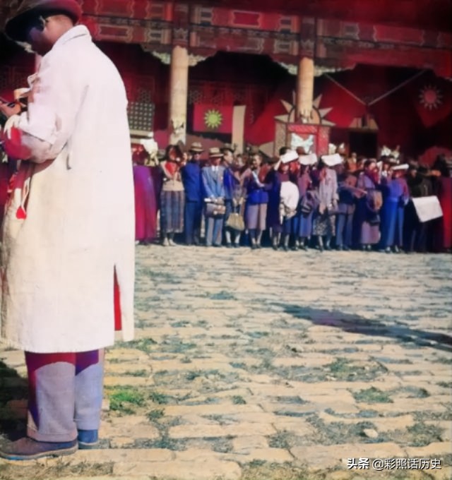 日军受降仪式彩色老照片,老照片东南亚战场上投降的日军