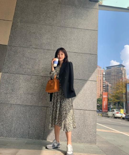 长相惊艳的女人穿搭技巧,显老的人如何穿搭女