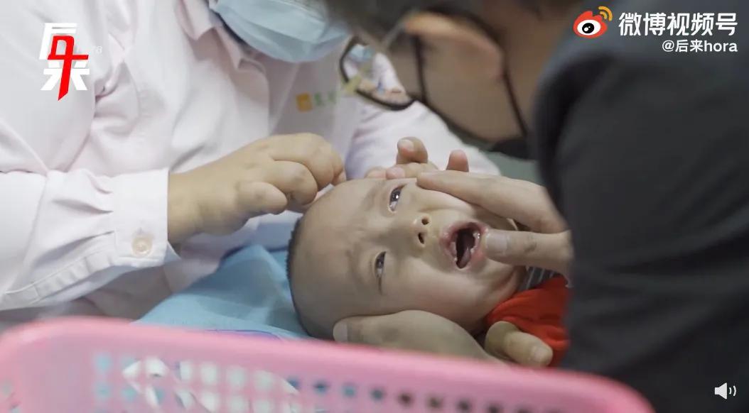 父亲自制药救儿子,为救儿子自制药的爸爸