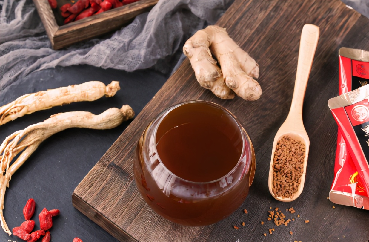 黑糖姜枣茶喝出好肤色,黑糖红枣姜丝茶暖身茶饮