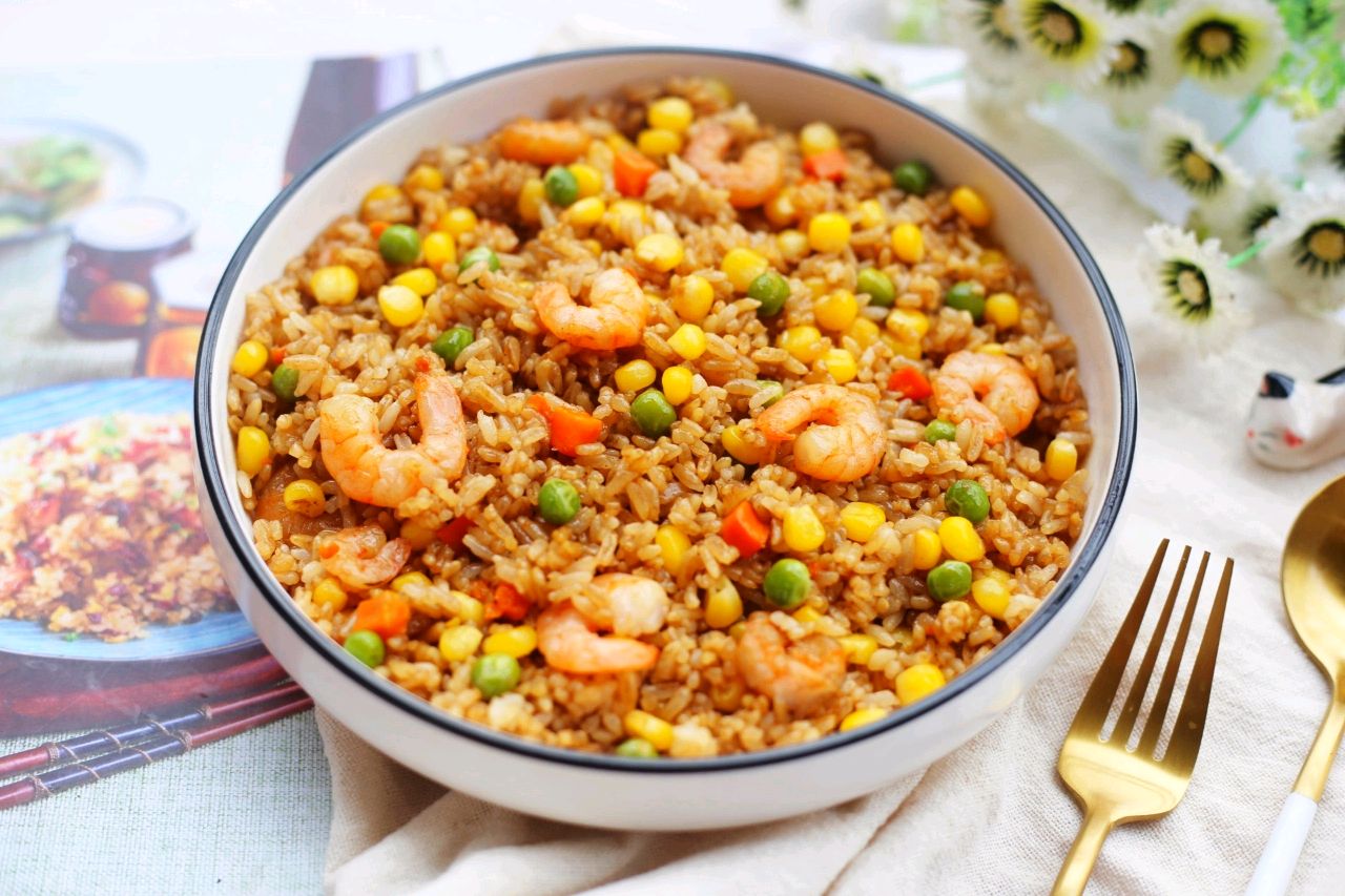 椰香虾仁炒饭教学视频,泰式椰子虾仁炒饭