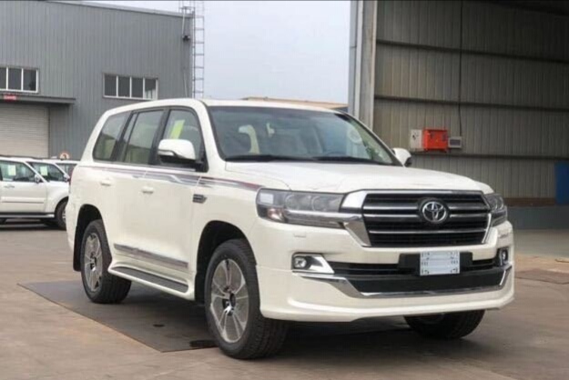 陆巡和x5哪个更值得入手,新款陆巡4.0l运动版