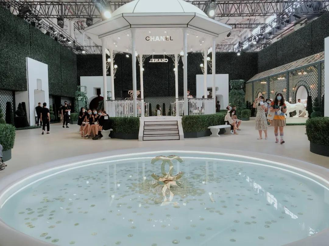 去看香奈儿香水展,感知香奈儿香水展2021展览图片
