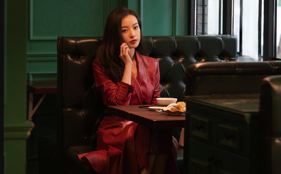 女朋友和别的男的暧昧要原谅吗,女朋友和男上司聊日常怎么办