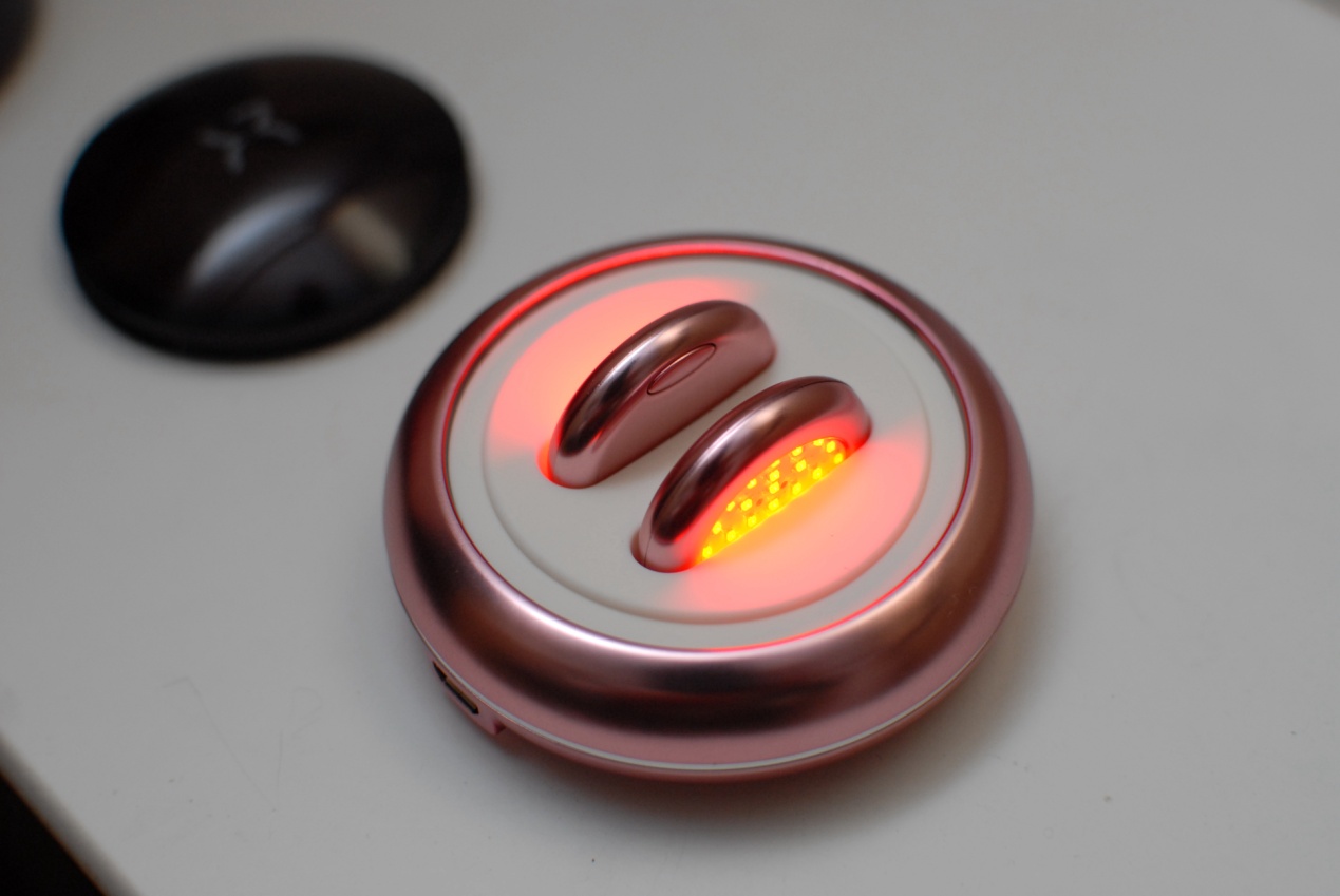 28倍冷光嫩肤，轻松抚走鱼尾纹：小米有品小光仙眼纹抚纹仪