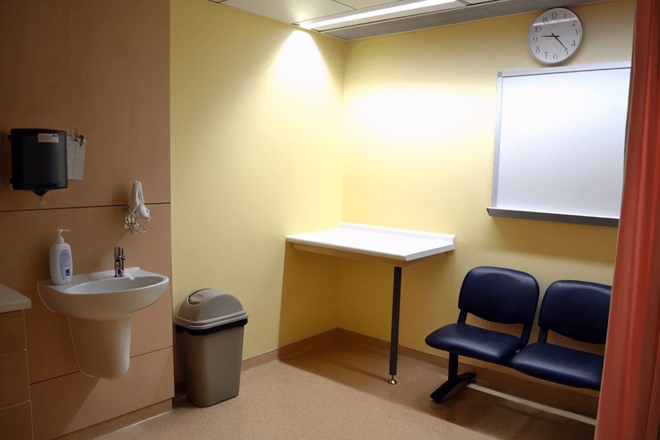 带儿子进女厕被指责,带儿子进女厕所遭指责