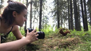 葬礼当天，她成为了四个孩子的“后妈”，网友：这是童话故事吧