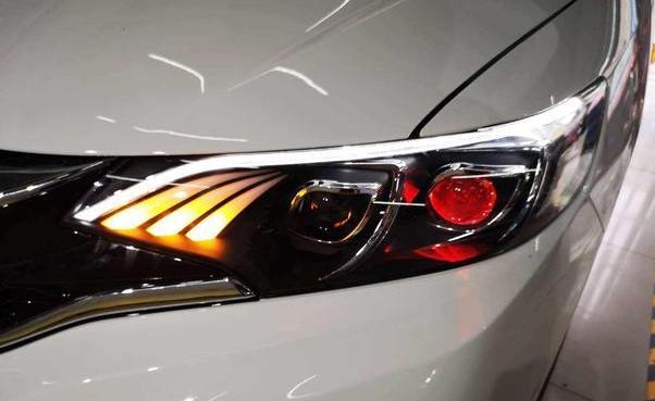 卤素灯led大灯氙气灯哪个更实用,卤素灯跟氙气灯哪个寿命长