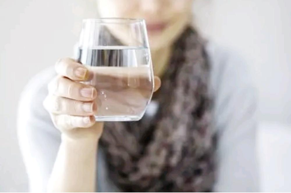 孕早期总想喝水是怎么回事,怀孕后总想喝汤怎么回事