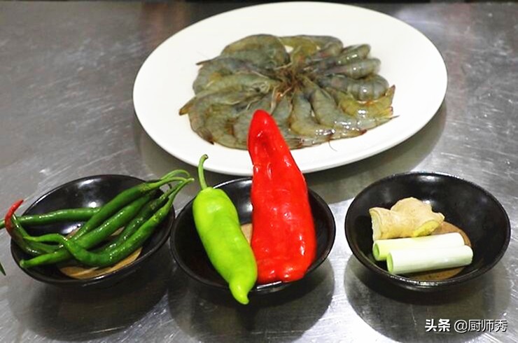 大虾怎么做虾仁软乎乎的不硬,好吃的大虾虾肉非常的紧致有营养