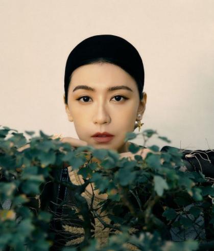 48岁贾静雯态势惊艳美貌依旧,贾静雯如何保持自己的颜值和身材