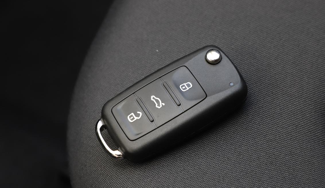 最接地气的德系车，百公里油耗5.6L，底盘堪称一流，比帝豪便宜