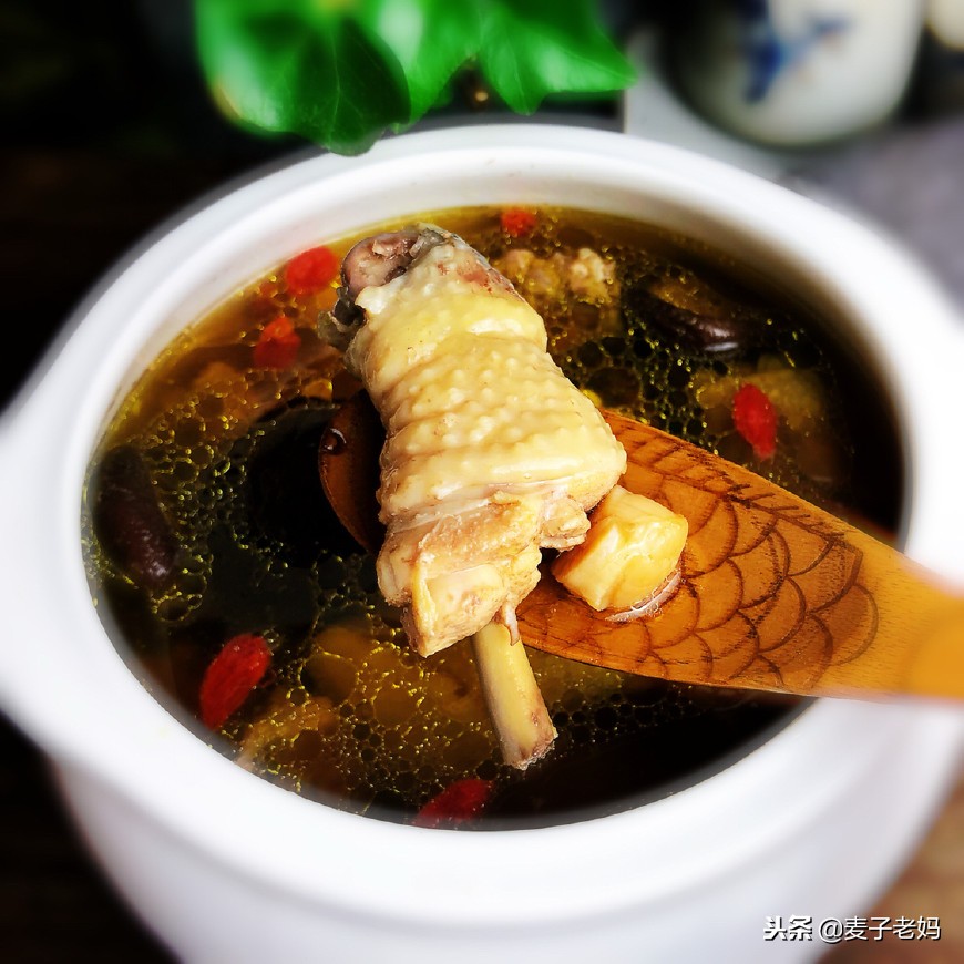 你家炖的鸡汤，汤味淡，肉也炖不烂，可能就是因为你提前放了它