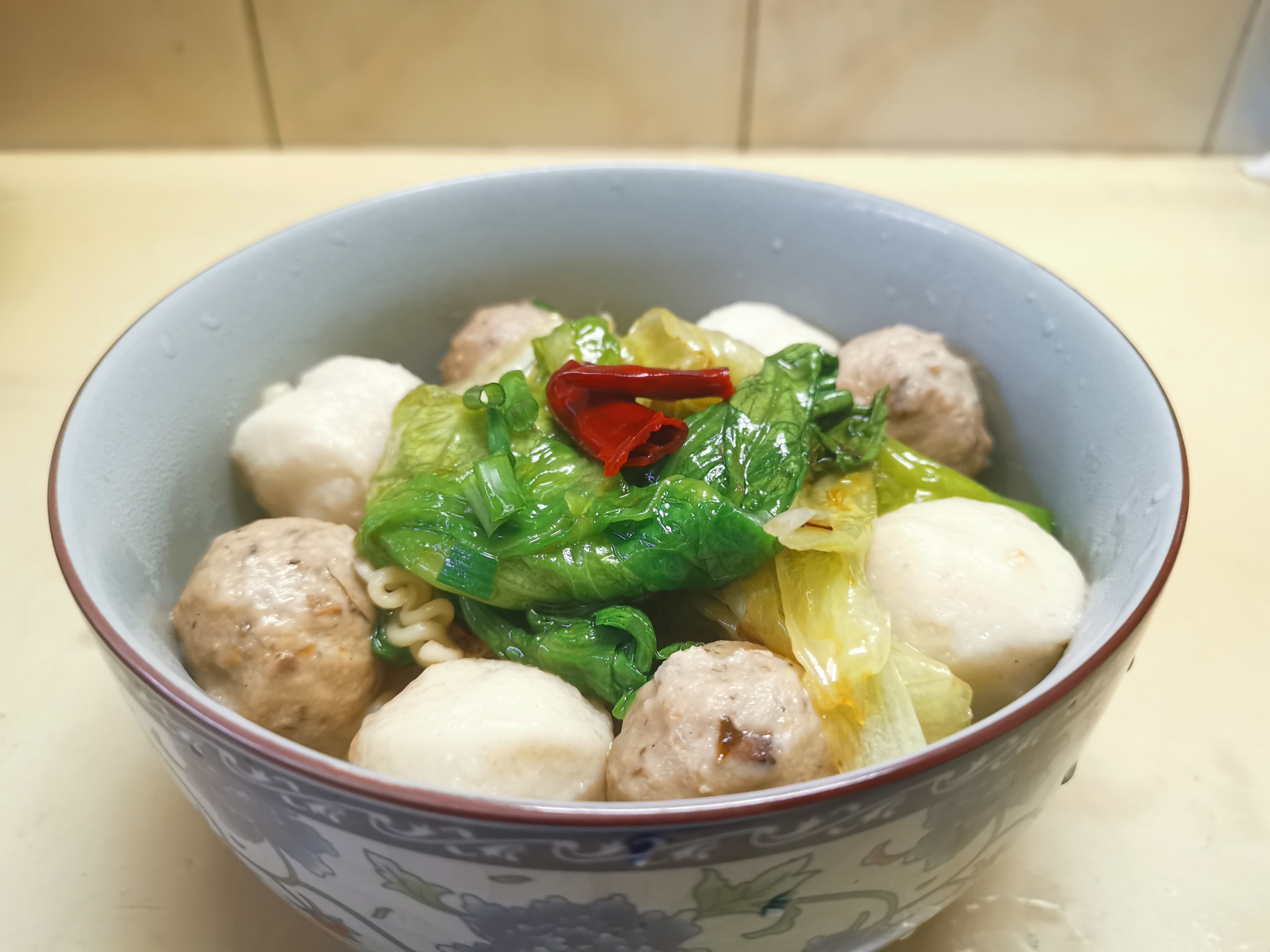 别去吃麻辣烫了教你家常的做法,自己在家怎么煮麻辣烫吃