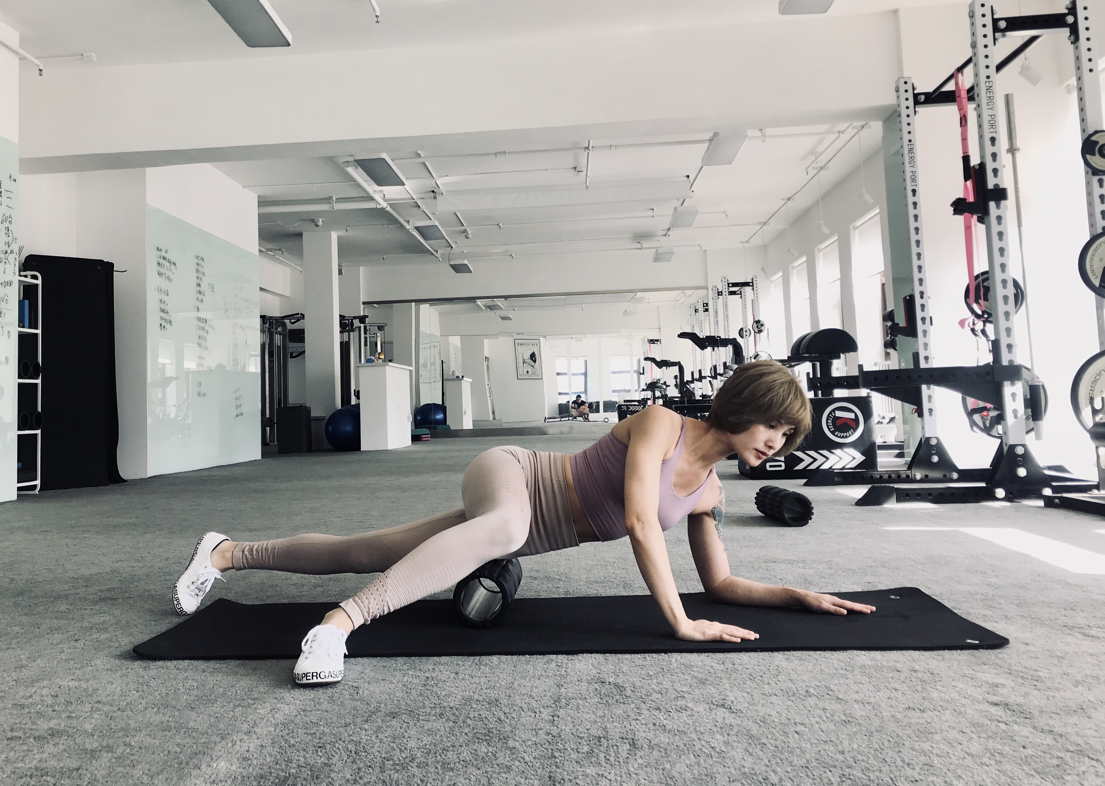 臀中肌阔筋膜张肌怎么锻炼,臀部凹陷松解筋膜