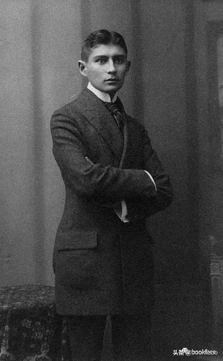 他被父亲虐成精神病，努力一辈子也没治愈。你是隐形抑郁人口吗？